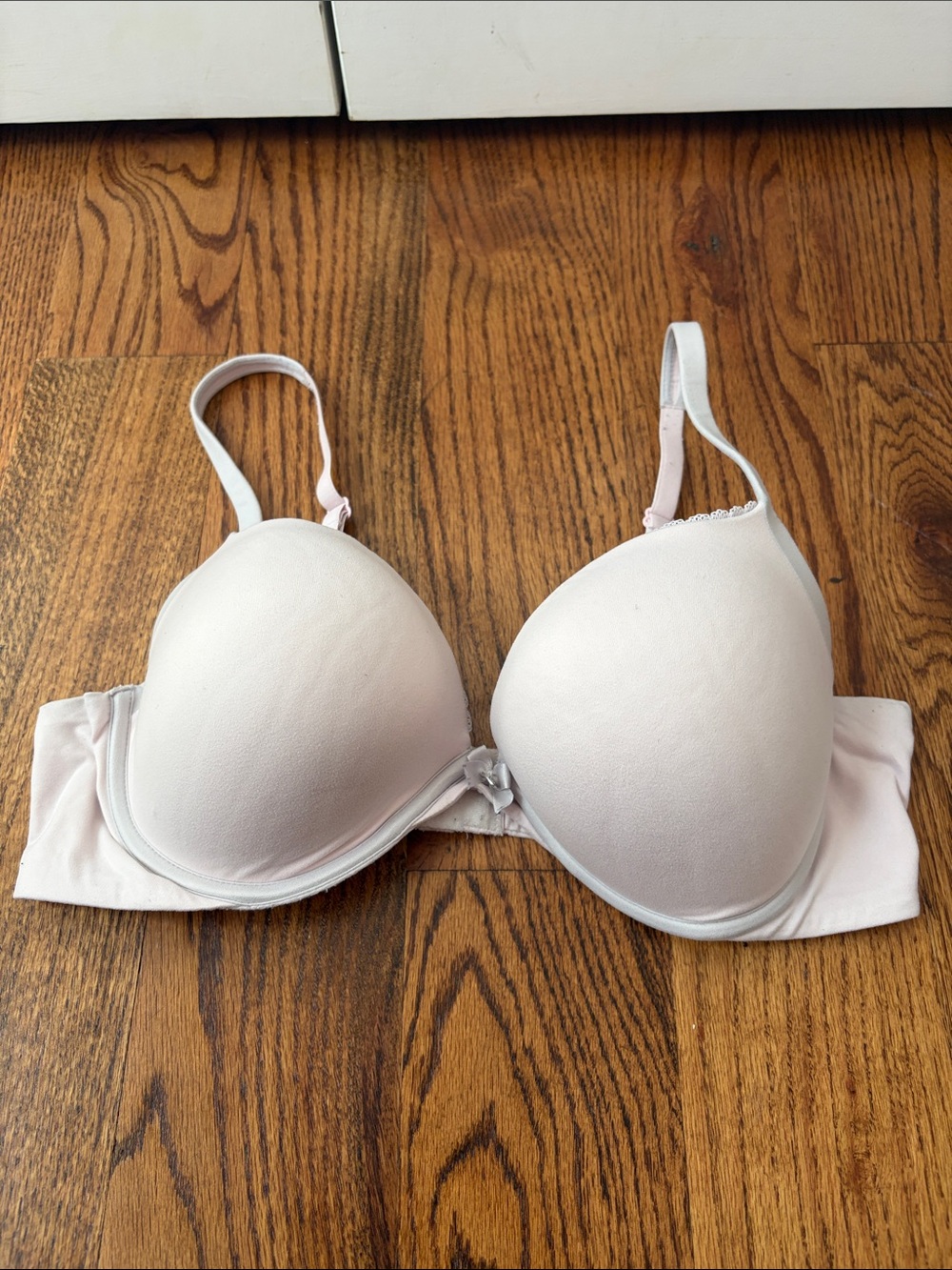Victoria's Secret Body by Victoria Push-up Bra Size 38C